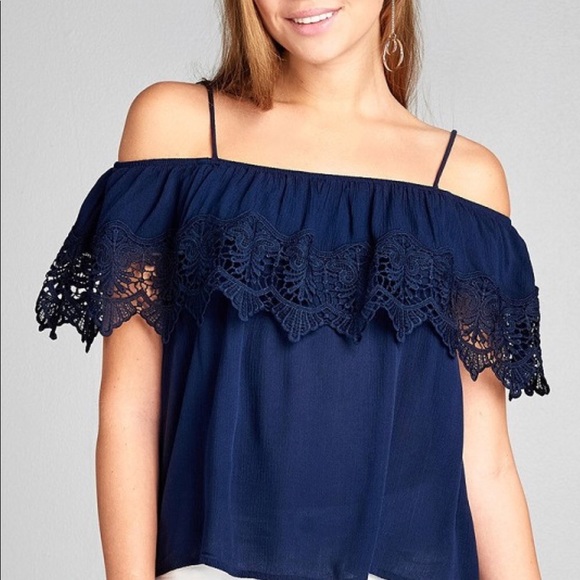 Various colors of lace top shirts - Picture 3 of 5